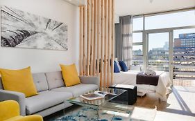 Backup-Powered Trendy Ny City Apartment At Table Mountain